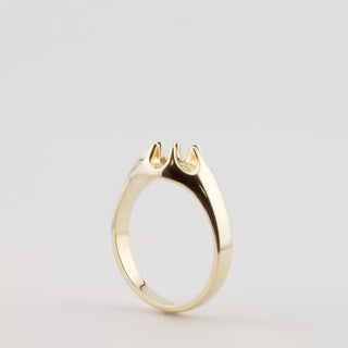 Belcher Ring in 14K Gold